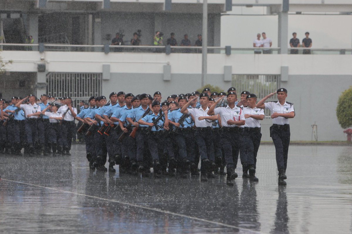 hkpoliceforce's tweet photo. #BlueBeret Spirit🫡|Taking the rain+wind in their stride(s)—literally—during the #PassingOutParade,our #PoliceTacticalUnit elites vow to continue #PTU’s tradition of being a staunch pillar of #HKPF—#HK’s FIRST+LAST #LinesOfDefence to uphold #NationalSecurity🇨🇳+serve our society🇭🇰 https://t.co/UzmdJHnMi0