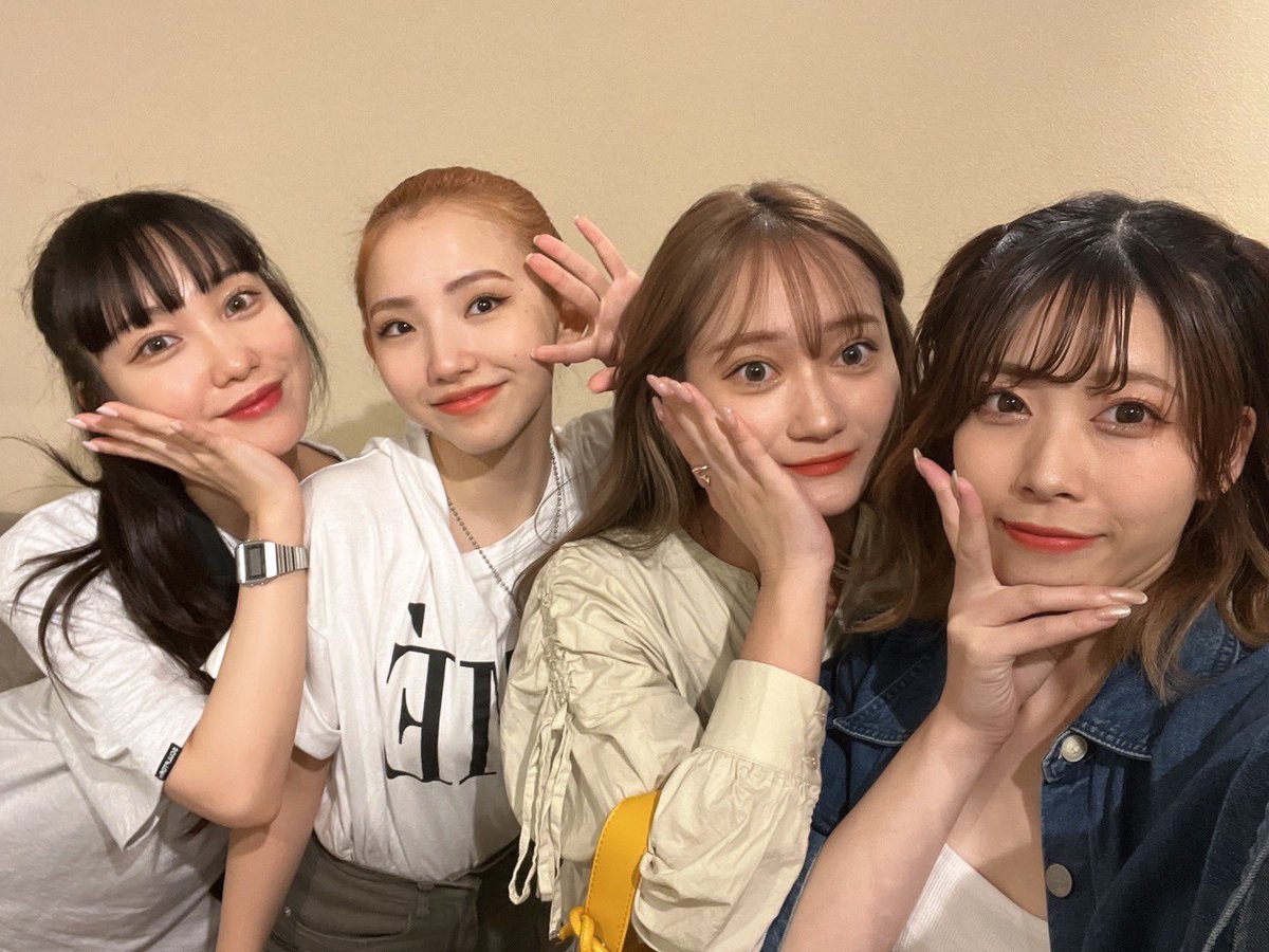 nao_veall's tweet photo. 今日は大好きな ななせのライブを観て来ました🎤♡
この日まで沢山準備してきたのを近くで見ていたし、キラキラしてて可愛いななせをみて
感極まって終始泣いてしまった🥲
本当に家族みたいな
自分にとってかけがえの無い存在！
お互い共にがんばろうね🫶🏻だいすき https://t.co/LSR1RgoR2b