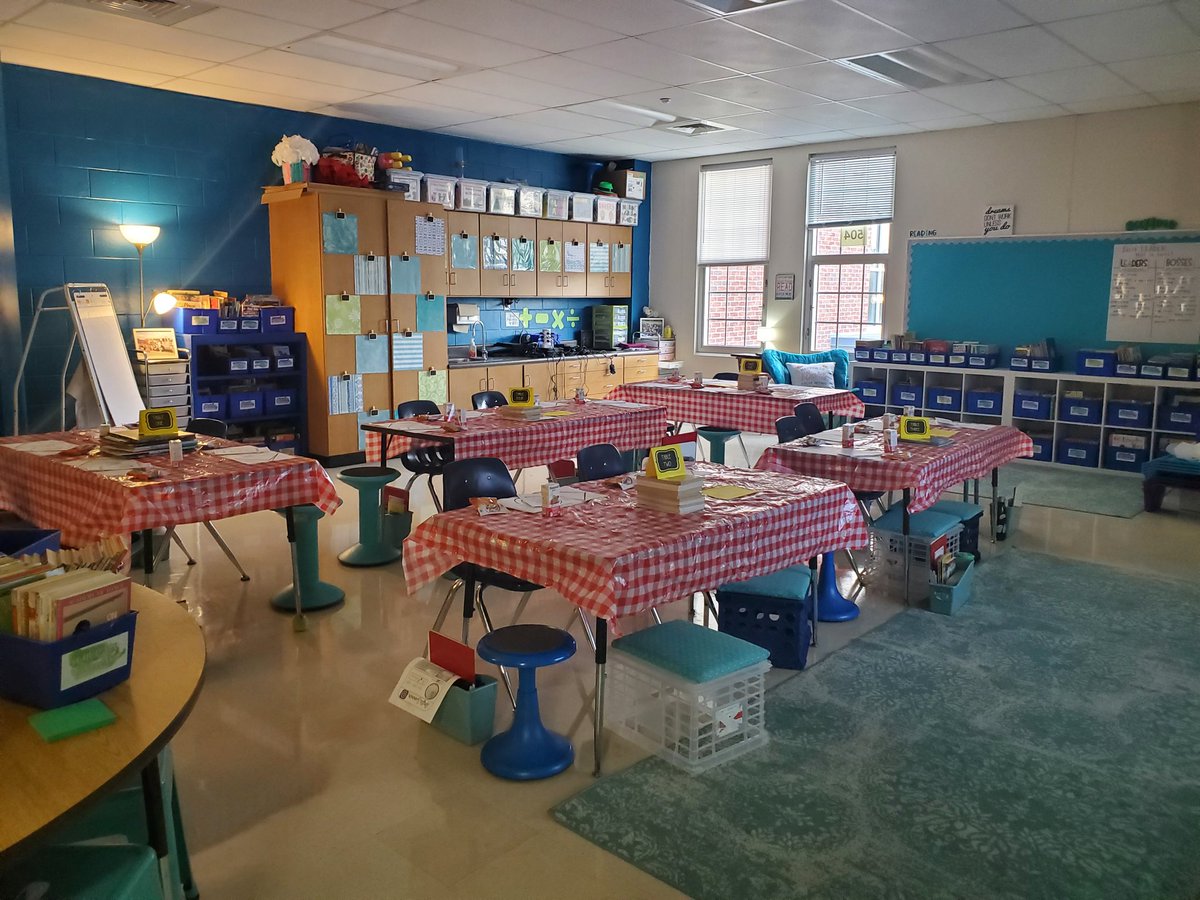 MrsDaysClass1's tweet photo. Learning about genres can only mean one thing! It's book tasting day! Welcome to Cafe Day! #MonaviewMoments #MonaviewontheMap https://t.co/BfYKQnDl6H