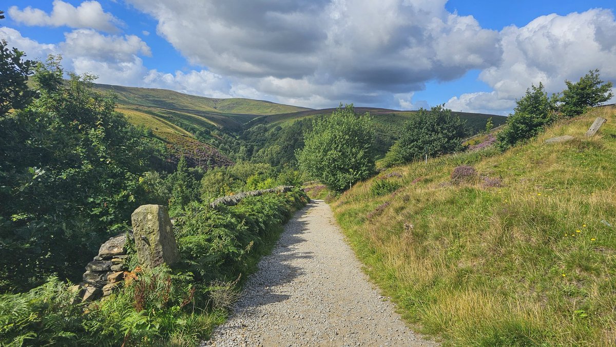 Gorgeous day for a hike in Digley near Holmfirth. #Yorkshire @kerriegosneyTV @AJacksonArtist