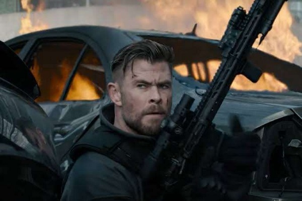 cineycine's tweet photo. CHRIS HEMSWORTH celebra su ¡40 cumpleaños! y desde aquí lo felicitamos recordando toda la acción que nos ha traído este año en #TylerRake2 (#Extraction2).

Review! 👉 https://t.co/3uY101KFcs https://t.co/wTC0eAQvVC