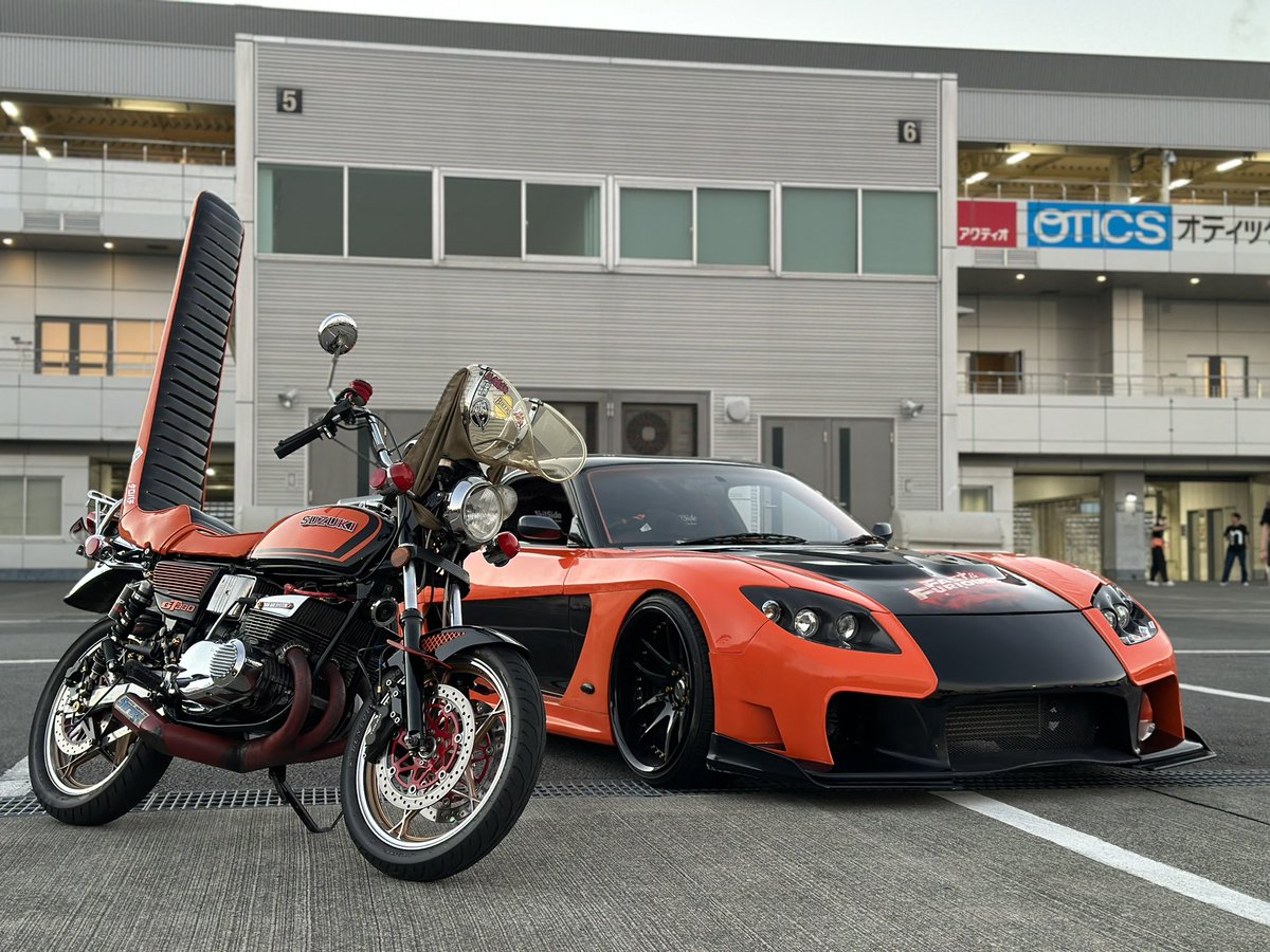 gt380cbx400's tweet photo. #富士スピードウェイ
#フューエルフェスト
朝イチにブースに来てくれた車椅子の男の子とお父さんとお母さんを見て写真を撮ってもらったりして楽しそうにしてくれたのですが、凄く心打たれました🙇‍♀️

どこの誰か、何県に住んでるのかもわかりません
もう一度会いたいです！
文字数 https://t.co/YAVkOBXZJ6