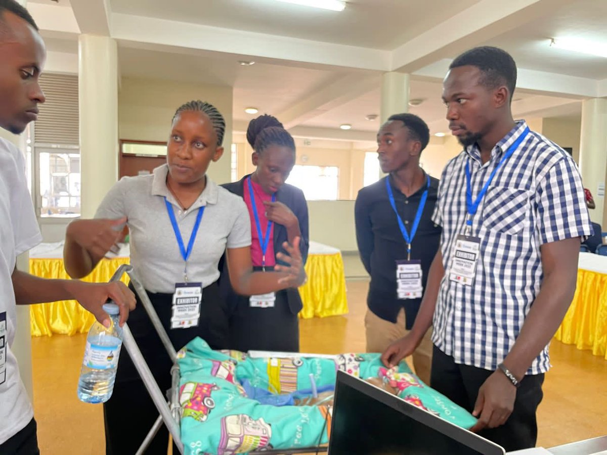 mues_must's tweet image. Prepare to have your reality flipped as we unravel the Toto safe carrier which is empowering medical teams, the team @gidoi_allan @NakulimaM @wjcranmer006 are planning to improve health one innovation at a time!