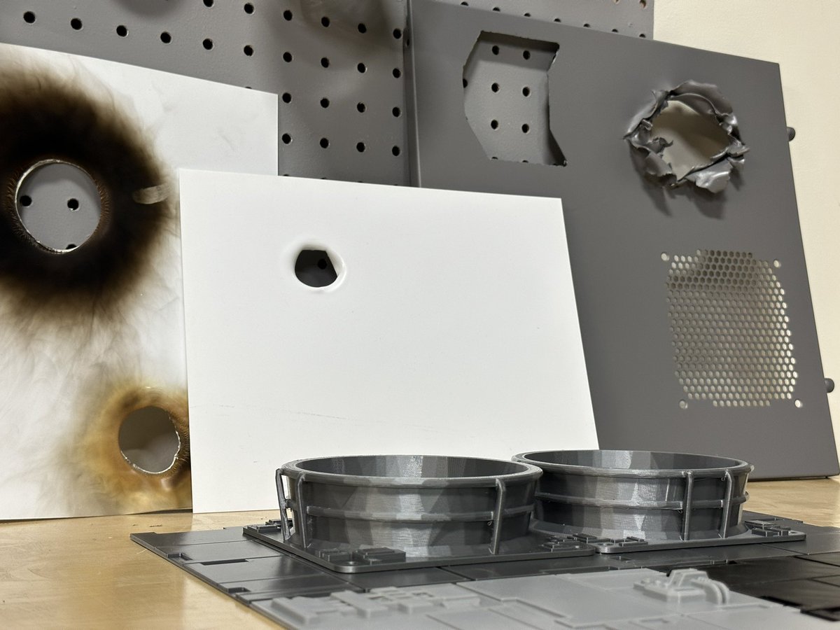 JayzTwoCents's tweet image. NO! This one is NOT going to take a year! Our 3D printers have been going non stop building parts for this EXPANSE Themed PC! You can see some method testing I&apos;ve been doing here as well. I&apos;m using many techniques in this one! Also this PRUSA Mini quality is 👍🏻