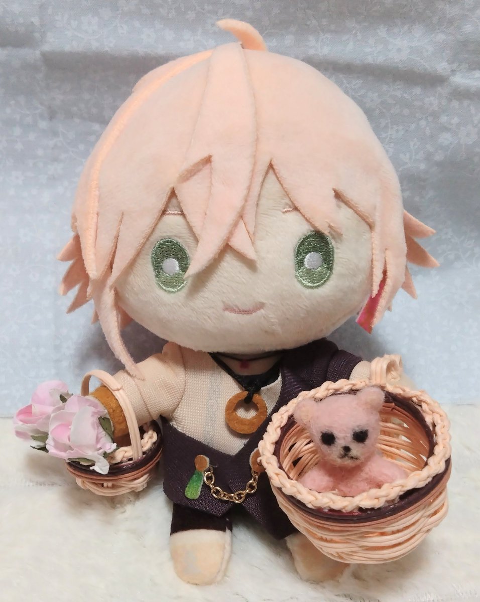 senkinx's tweet photo. 律可くんぬいに合わせて羊毛フェルトでスパナと、クラフトバンドで籠作った〜！ハート持ち手作れて満足 https://t.co/hX9dkumj8J