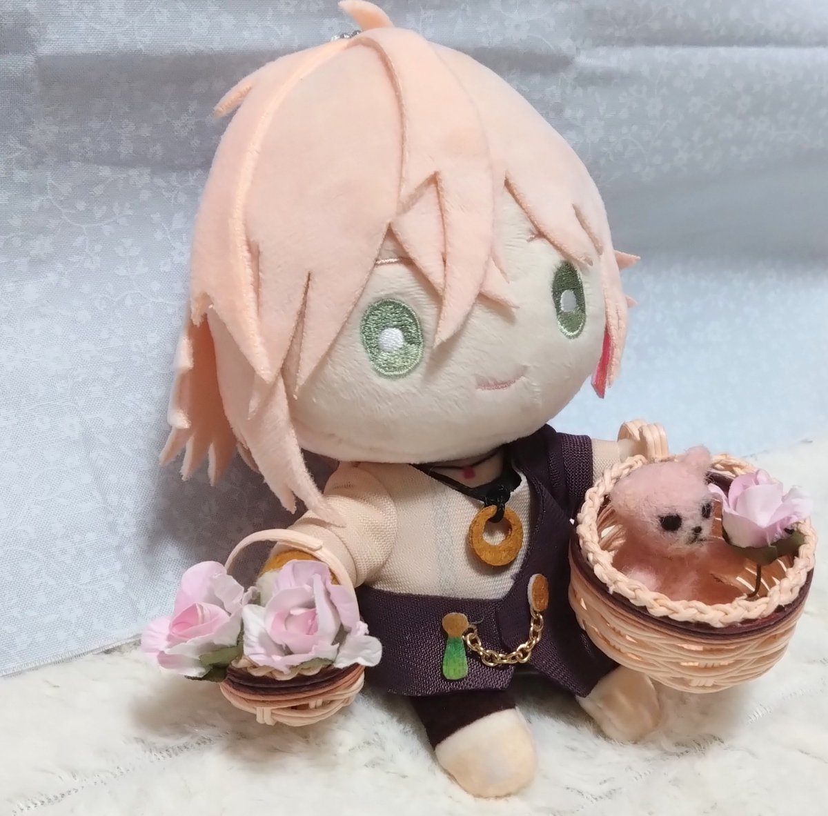 senkinx's tweet photo. 律可くんぬいに合わせて羊毛フェルトでスパナと、クラフトバンドで籠作った〜！ハート持ち手作れて満足 https://t.co/hX9dkumj8J