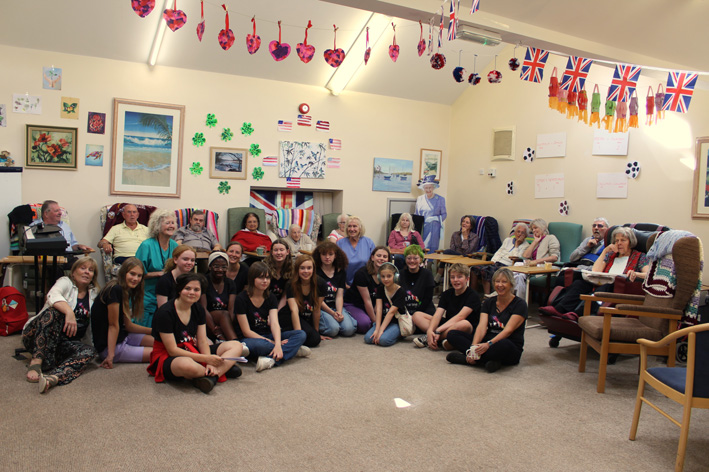 A week long youth theatre project, funded by Broadclyst Parish Council and run by Broadclyst Theatre Group, entertained clients at Clyst Caring Friends day centre while young people had lots of fun preparing the show!