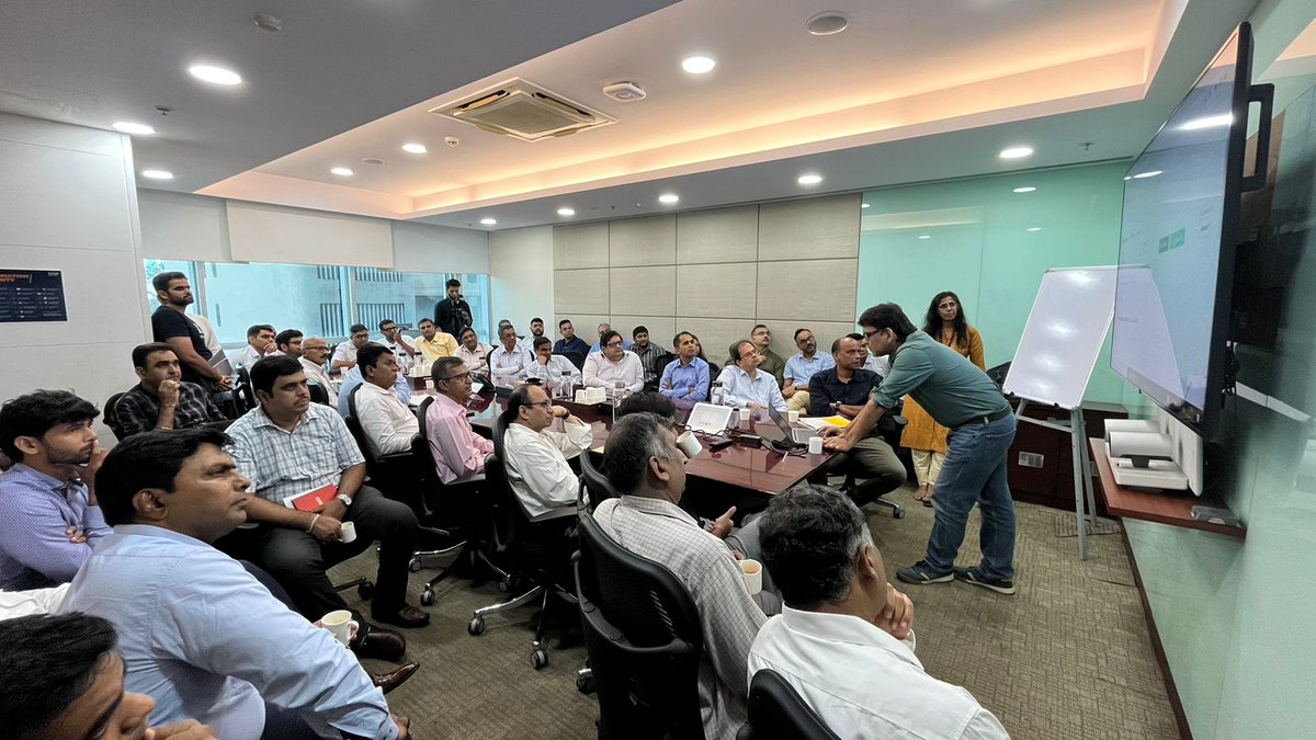 Exciting to witness a strong turnout of MFDs at the launch of Portfolio Creator - a powerful tool designed to empower MFDs with data-backed research and analysis for making informed investment decisions.