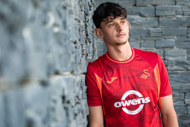 arsenal_loans's tweet photo. 🚨🏴 Charlie Patino on joining Swansea City: “I’m really excited and can’t wait to get started. Playing against Swansea City last year was a really tough challenge so I’m really looking forward to being part of it."
#afc #arsenal #swans #swafc https://t.co/y67yBER2FJ
