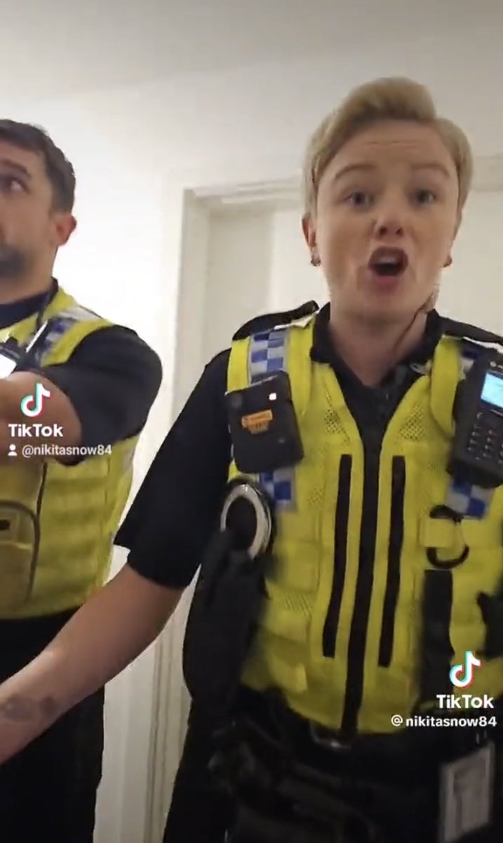 UnityNewsNet's tweet photo. Former Police Officer Harry Miller on the West Yorkshire Police 'Lesbian' comment arrest of 16 year old autistic girl:

"This was a HOME INVASION BY AN ORGANISED CRIME GANG called West Yorkshire Police."

Do you agree? https://t.co/A0bddfSAAp