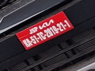 Prashant_Karn's tweet photo. Around 10 new @KiaInd cars of @JspKia were driven like maniacs endangering public life. Driven from begur lake- singsandra assuming @BlrCityPolice @blrcitytraffic cant put challan as theres no licene plate. Captured photo of 1 such car. Poor customer who buys these manhandled car https://t.co/BkR88Eihw9