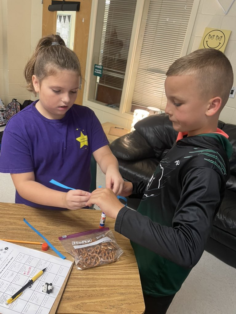 Team Hanson is #synergizing by seeing which team can create the longest chain with only one piece of paper, scissors, and glue. I love seeing them work together and creating new friendships! 📃✂️ <a href="/CESCorkyBear/">Corkscrew Elementary</a>