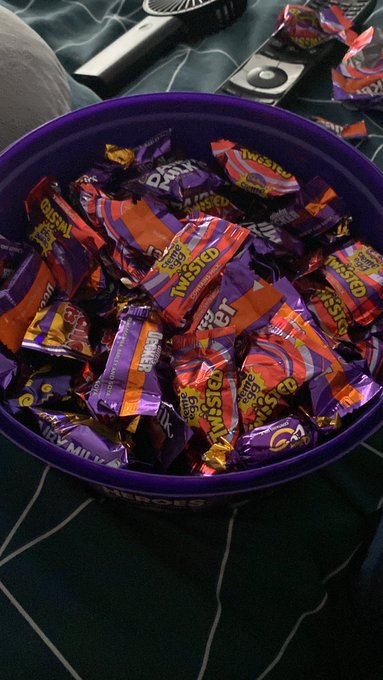 Uh oh.  I just found an unopened box of chocolate Cadburys Hero&rsquo;s.  Hopefully I don&rsquo;t eat them all before<a href="/tag/selfie"class="tags"><span>#selfie</span></a><a href="/tag/sneakerhead"class="tags"><span>#sneakerhead</span></a><a href="/tag/sneaker"class="tags"><span>#sneaker</span></a><a href="/tag/shavedhead"class="tags"><span>#shavedhead</span></a><a href="/tag/sneakerheads"class="tags"><span>#sneakerheads</span></a>