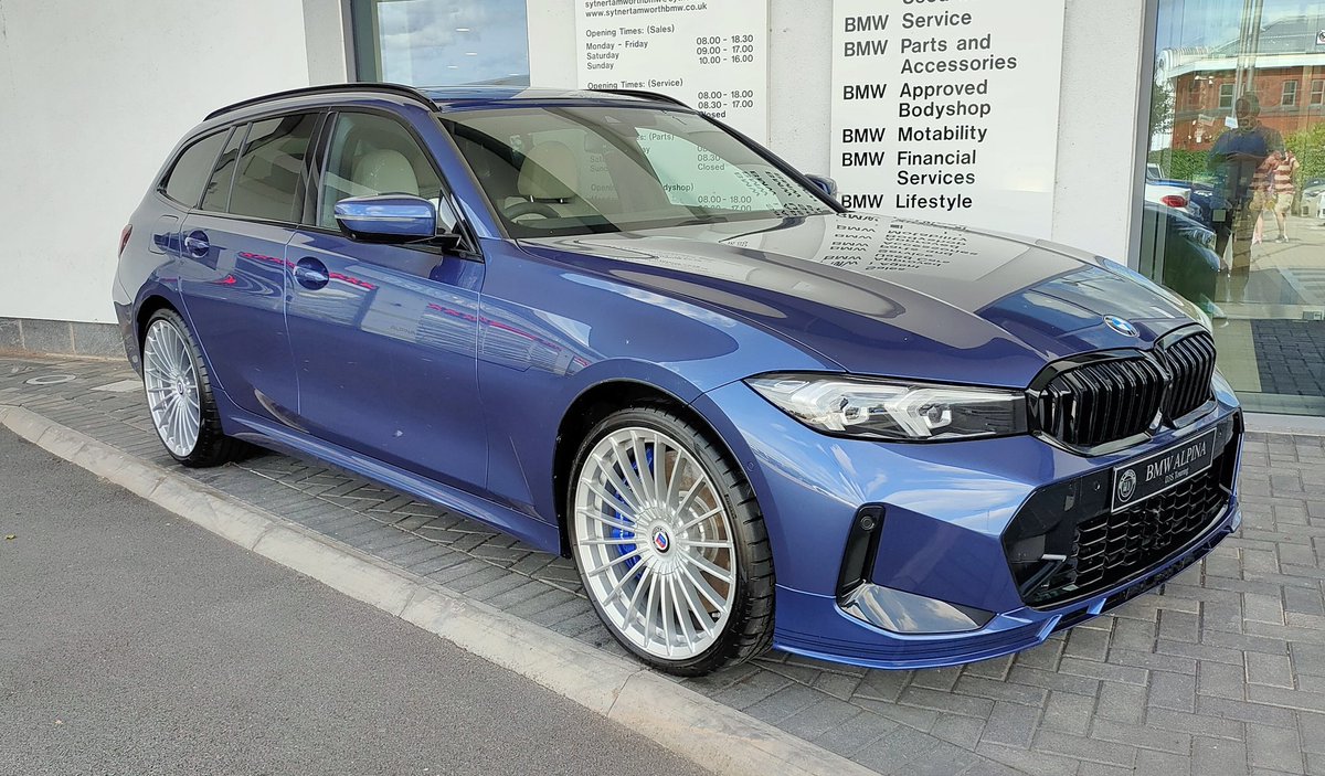 Dal_3D's tweet image. In with @Magdx_3D waiting for her 3er Touring getting serviced - wonder if they'll do a straight swap for this Alpina? 🥰😍 #MuchWant