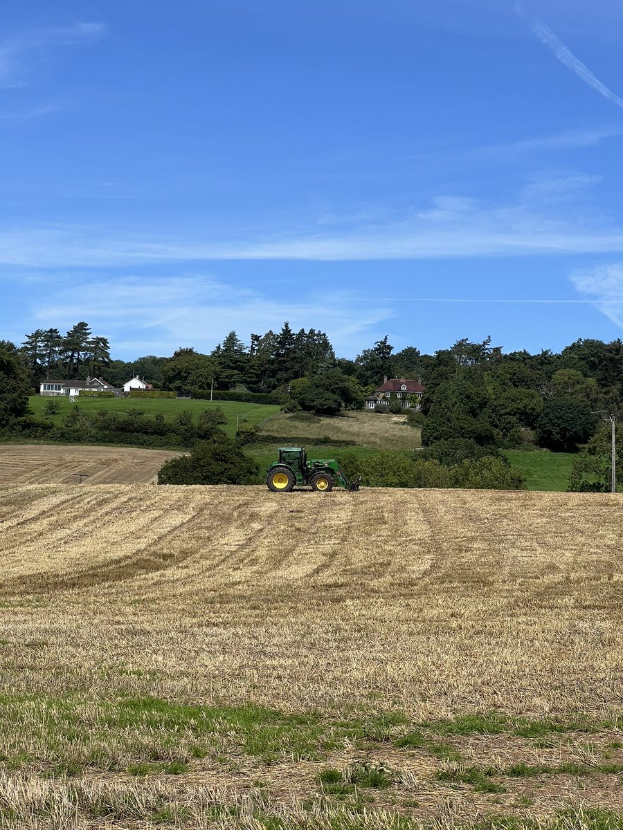 On such a lovely day it’s only right that we snap a photo of the beautiful view from our offices captured at the right moment☀️🚜 Why not stop by the Farm Shop this afternoon? #views #ukfarming #summer #somerset #summeronthefarm #cheddar #bristolfarming #countryside