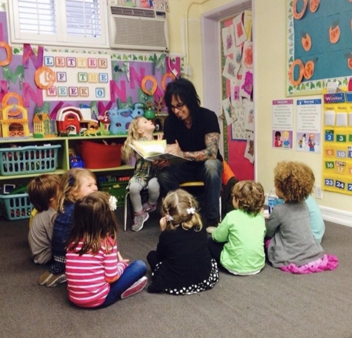 MrNikkiSuxx's tweet photo. @TheLaurieElise @NikkiSixx That's like over 80% of thier fanbase now. Most weren't interested, knew who they were or born yet until the Netflix movie came out. All the original Crue-heads are gone.. we stand with Mick Mars who's "loud, rude & aggressive" style got them where they are today. #TeamMickMars https://t.co/fQvx1Avryo