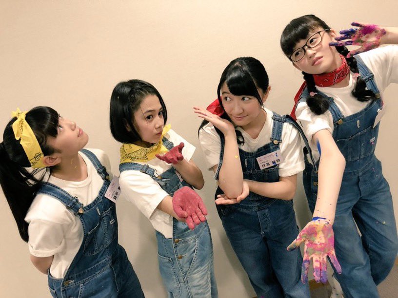 singspieler1's tweet photo. 5年前の今日の職員室ツイート振り返り。日髙さんが会場のホリゾント幕にまで絵の具跳ね散らかして、森センのベストまで汚しちゃった回ですよね。日髙さんを縛る枷はこの世に存在しないのだな。
#さくら学院
#日髙麻鈴
#藤平華乃
#onefive_KANO
#吉田爽葉香
#onefive_SOYO
#野中ここな https://t.co/30BANyaiak
