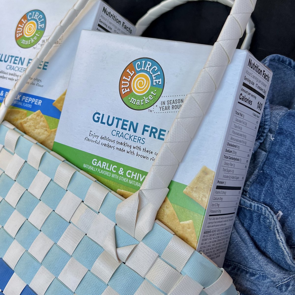 FullCircleMrkt's tweet photo. Having a #picnic this weekend? Don't forget to pack your favorite #snacks! 🧺 https://t.co/QPl5P5MIBM