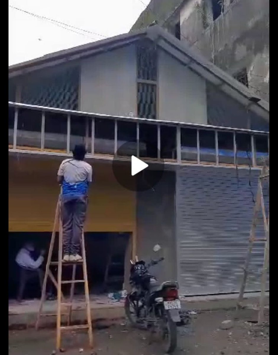 VrnewsIn's tweet photo. Beat no 213 Plot no 262 ,near Daimond drum factory,two tank nagpada,mum:08 extended Heigh and making inside mezzanine floor internal changing without any permission with the help b/f officer (E ward) JE kulkarni works is complete not given any kind of notice 
@mybmc
@mybmcWardE https://t.co/jI9xt4U9oe