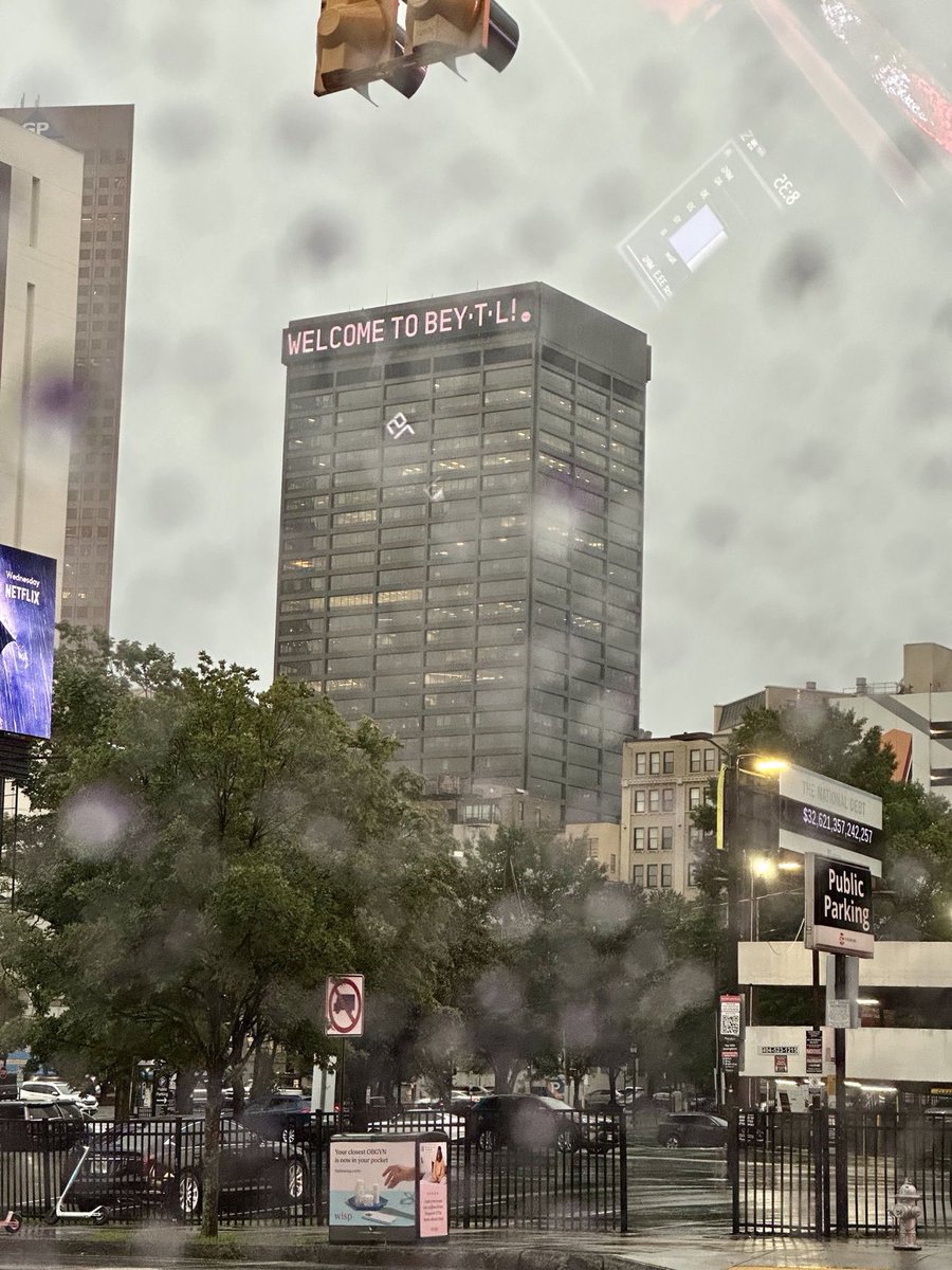 GAFollowers's tweet image. Seen in Atlanta this morning. 🐝 @TonioDivine