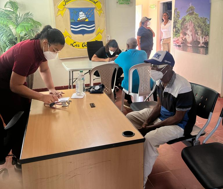PimpeEsTuVOZ's tweet photo. #Hoy realizando un gran operativo médico en la comunidad de #LasGaleras cuidando la #salud de todos #Samana 
#PimpeEsTuVOZ https://t.co/clAMPnAEK9