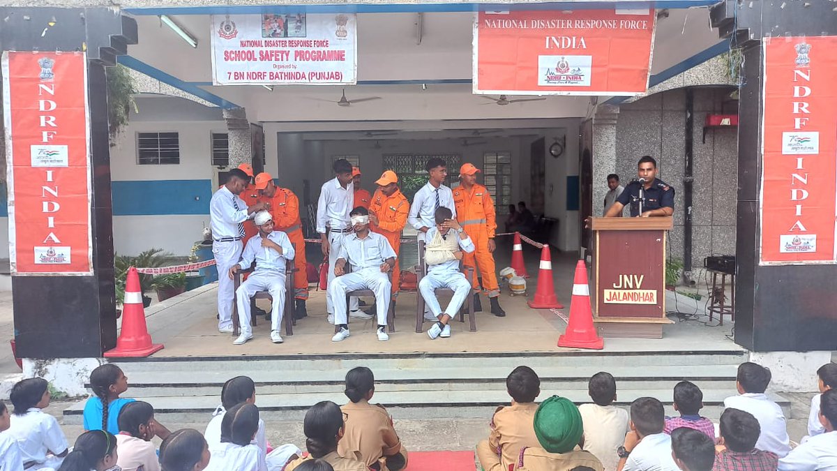 07NDRF's tweet photo. #Team7BnNDRF conducted #School_Safety_Programme at JNV,Talwandi Madho, Jalandhar(PB).
Topics Covered
FWR Rescue Techniques
CPR
Bandage
Bleeding Control
Splinting 
Dos &amp; Don'ts during Earthquake
Precaution during Heat Wave
@ndrfhq @atulkarwal @ndmaindia @Cmopb @ANI @PIB_Jalandhar https://t.co/2kIuje96pa
