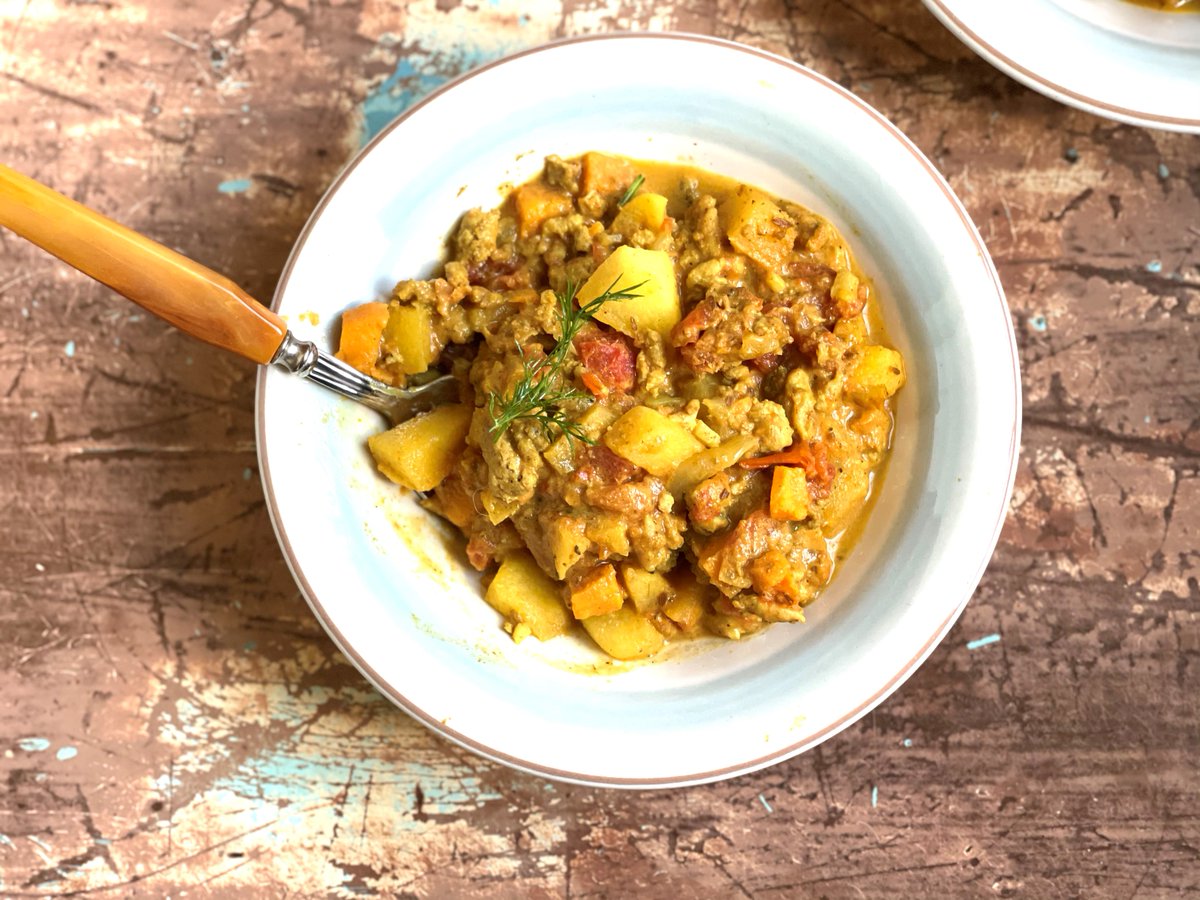 What’s not to love about a big bowl of curry that’s made in less than 45 minutes?! 

It comes with a little kick from the spices and a little sweetness from the sweet potatoes. Plus, a whole lot of protein from the chicken!

Find the recipe here➡️grannys.ca/recipe/apple-a…