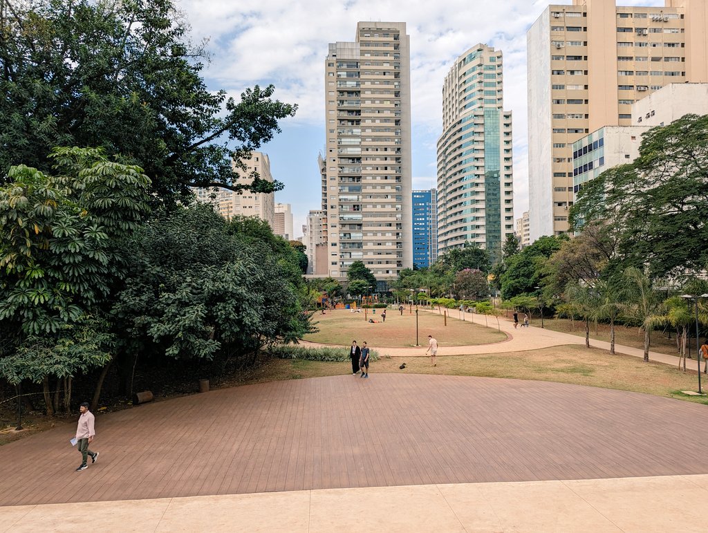 onuhabitatarg's tweet photo. En el #ParqueAugusta los equipos profundizaron en el trabajo del proyecto de @ONUHABITATBR #VivaOVerdeSP, que se dedica a evaluar y proponer soluciones a más de 100 espacios verdes públicos en São Paulo, y conocieron la historia de uno de los parques más frecuentados en la ciudad https://t.co/VXhZ2a1x6B