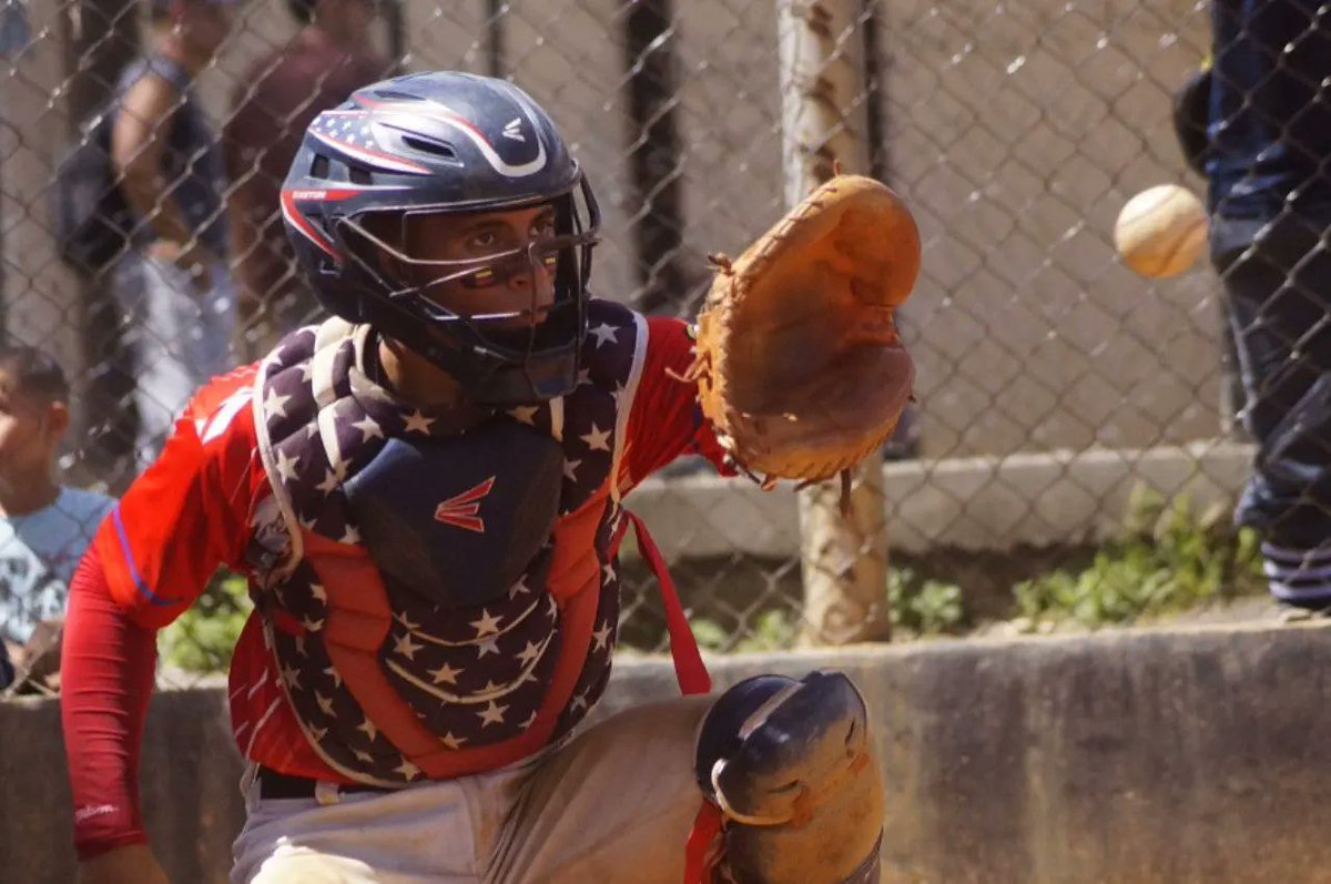 FEVEBEISBOL's tweet photo. #NacionalU15 ⚾
Momentos 📷 la acción de la #Semifibal del IV Campeonato Nacional U15 que se lleva a cabo en #Caracas
Se mantienen en la lucha por el trofeo: #Aragua y #Lara
🏟️ Aníbal Aponte (La Planicie)
Detalles 💻 https://t.co/lCuBtjBKr4
#SembrandoBeisbol https://t.co/ZYcNZclLvK