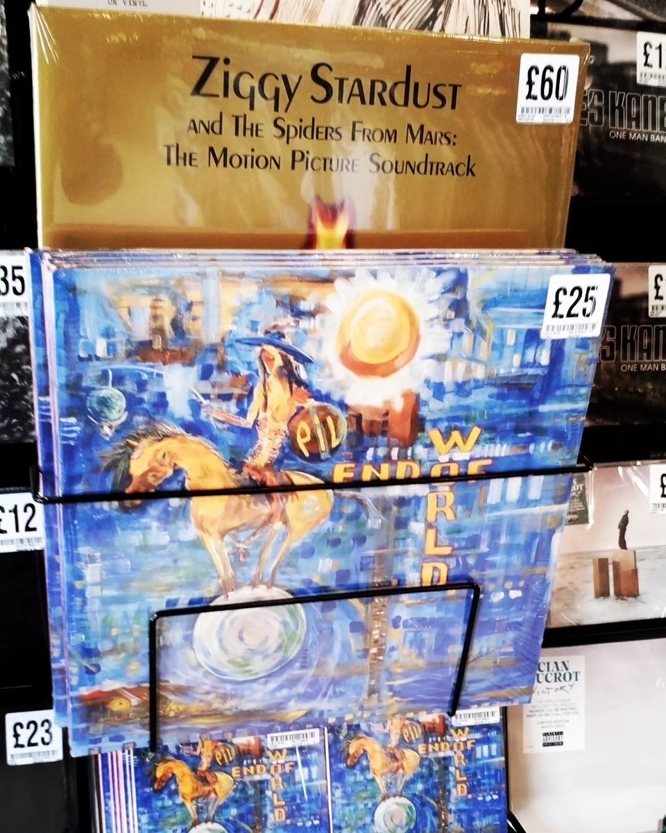 NEW RELEASE FRIDAY 👀
Come in and have a gander at this week's selection of new albums.
#fopp #gettofopp <a href="/liamgallagher/">Liam Gallagher</a> <a href="/TheHives/">The Hives</a> <a href="/DavidBowieReal/">David Bowie Official</a> #publicimagelimited #vinyl #vinylrecords #vinyladdict #vinylcollection