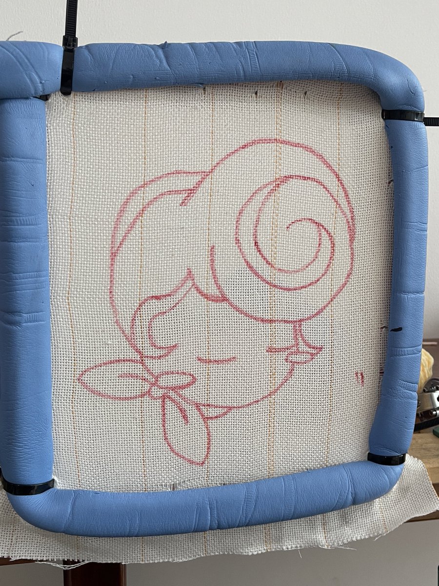 bluinica's tweet photo. Forced my friends to do some Tufting today, made a small Wally rug from Welcome Home 
´｡• w •｡`) https://t.co/TYYQ6OVfm2