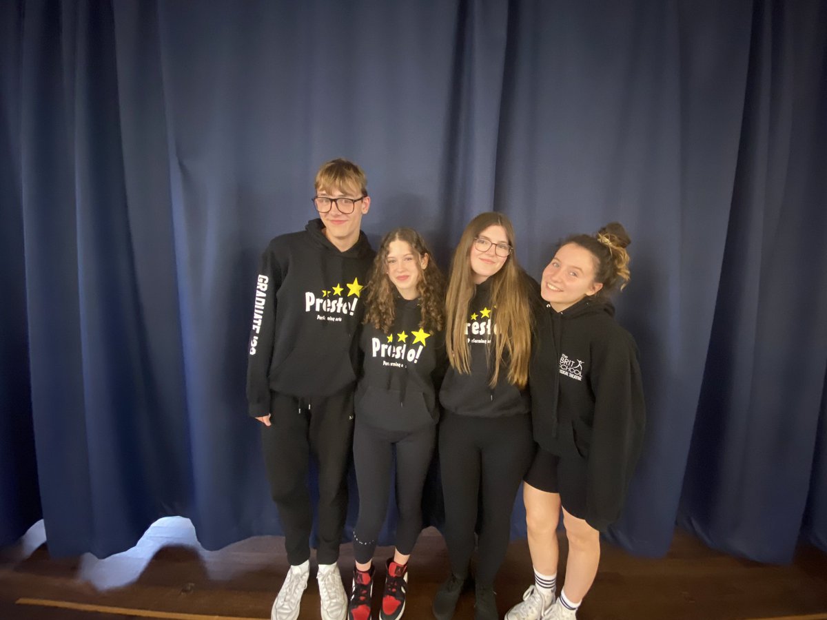 PrestoPerform's tweet image. Wishing our 4 #AcademyGraduates all the very best as they continue their Musical Theatre training professionally 🌟🎓🎉
Holly ➡️ @TheLSMT
Hayden ➡️ @TheBRITSchool 
Millie ➡️  Performing Arts, Psychology and Sociology at college 
Eloise ➡️ Musical Theatre after GCSE’s 🙌🌟