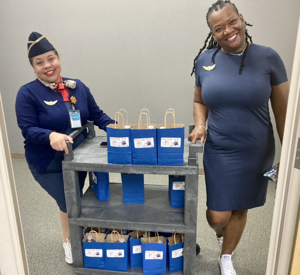 Ms_Lenzi's tweet photo. The head flight attendants at @BJE_Wolverines are treating their staff for a successful first week back to school with a little in flight treat! Thank you! #appreciation #choosetocare #learningtakesflight @FortBendISD https://t.co/LjlaV92JMC