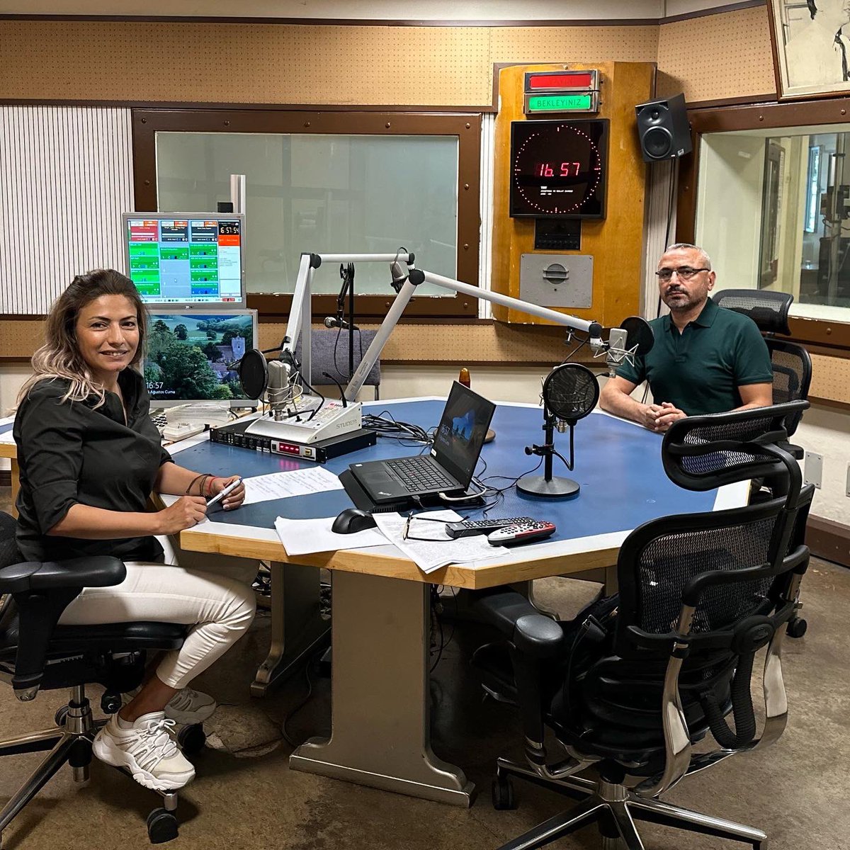 TRT Radyo 1’de ‘Türkiye Neyi Konuştu’ programına konuk olduk. 
#trtradyo #program #gündem #haber #radio 📻 #journalist #writer #gazeteci #yazar #uğurbecerikli #ugurbecerikli #Türkiye🇹🇷 <a href="/husniyeoral/">Hüsniye Oral</a>