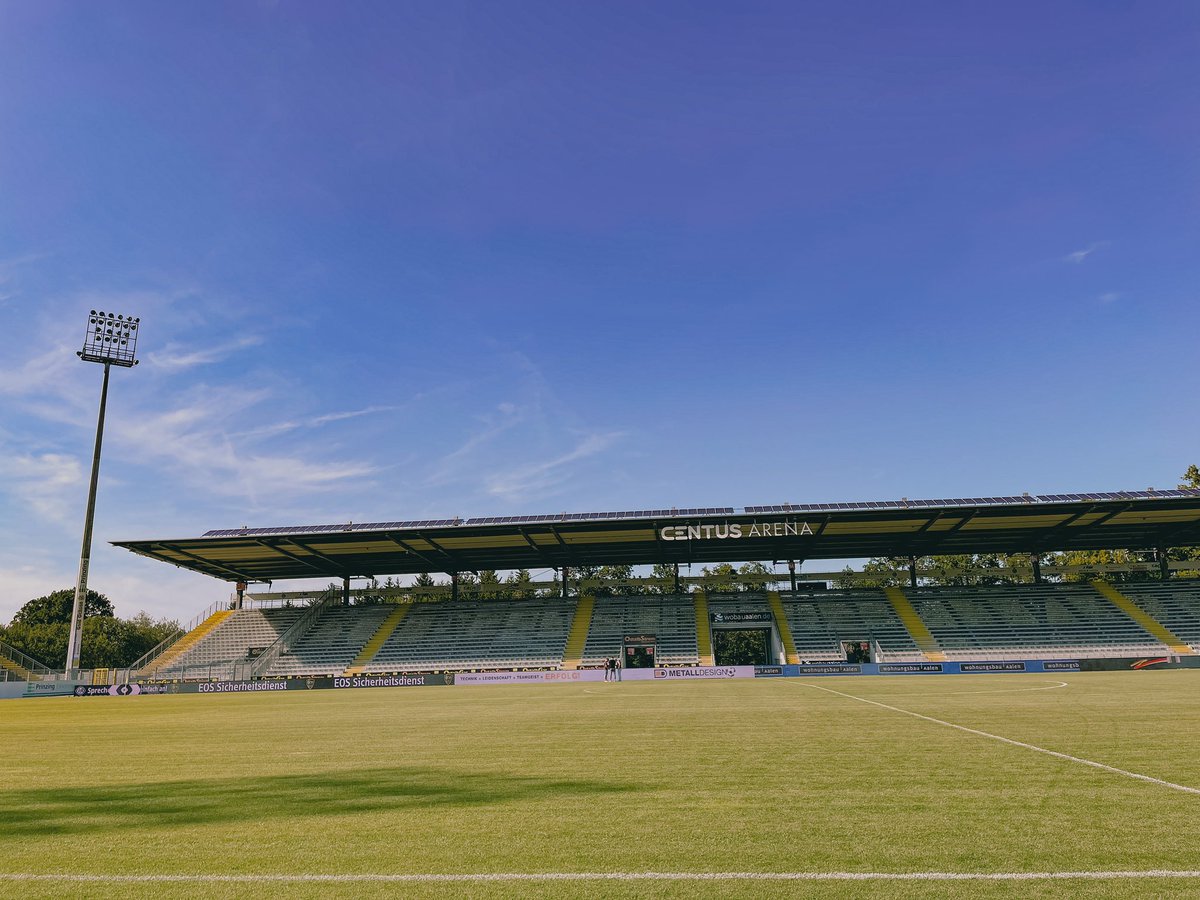 OFC_offiziell's tweet photo. Gude aus Aalen! 👋🔴⚪️ #VFROFC #kickersoffenbach #nurderOFC https://t.co/FfAZN9GW3q