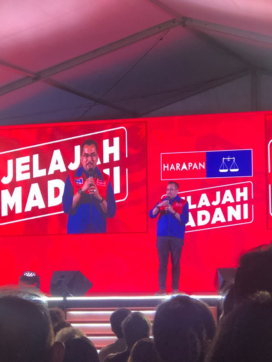 drasyrafwajdi's tweet photo. Semoga Allah melimpahkan kita semua dengan ketenangan, kemudahan dan kesejahteraan untuk melunaskan apa sahaja amanah dan tanggungjawab yang digalas.

#PerpaduanReady
#KalihBagiSama 
#GelombangBiru
#UbahKelate 
#KitaPenangKitaBoleh
#KitaGerakBersama 
#MalaysiaMadani https://t.co/h3hiNE8O92