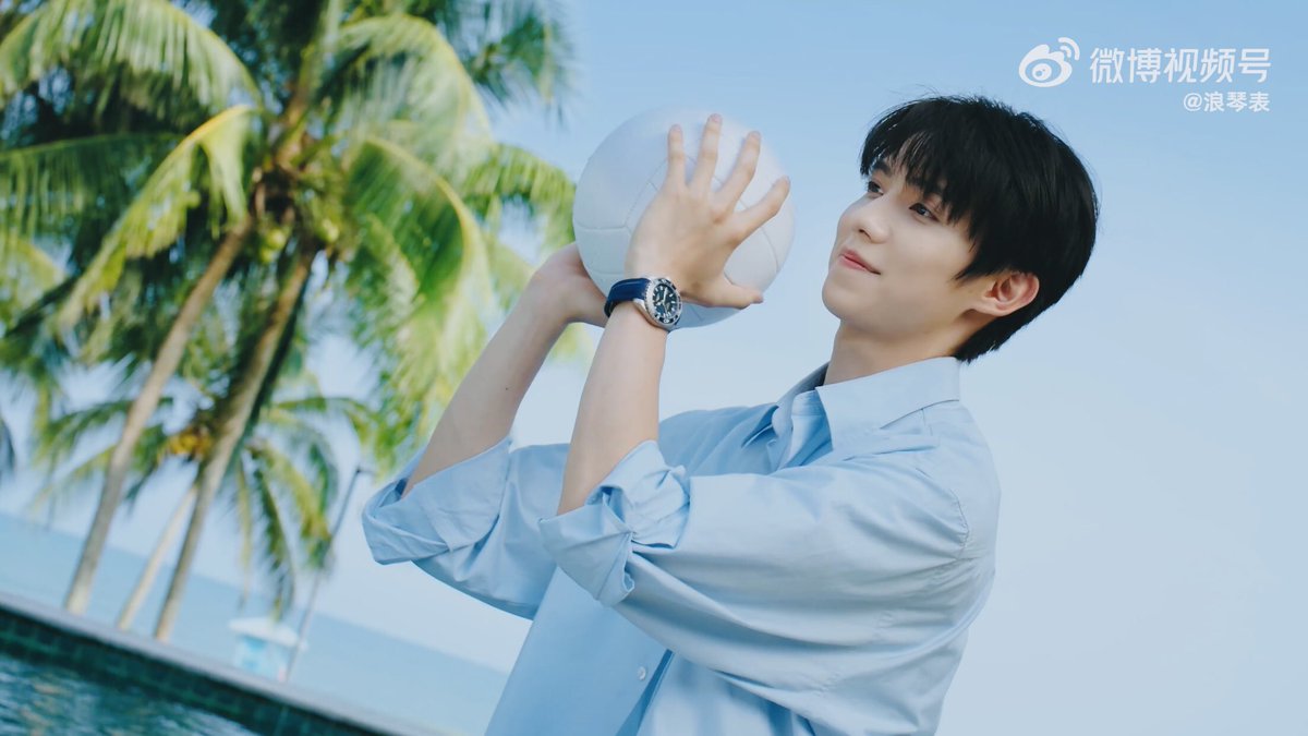 kjctaholic's tweet photo. #LuoYizhou Longines Brand Friend &amp; Men’s uno
หล่อ สดใส อบอุ่น ร่าเริง น่ารัก
ดูดี ดูแพง ดูมีชาติตระกูลสุดๆ

แสงอาทิตย์ที่ว่าเจิดจ้าแล้วยังสู้ #หลัวอีโจว ไม่ได้เลยค่ะ คุณเขาหล่อจนแสบต๊าาาาา
อยากมีแฟนเด็กคุณสมบัติแบบนี้สักคนบนวัดไหนดี กรี๊ดดด💚 https://t.co/kvvZWc5kas