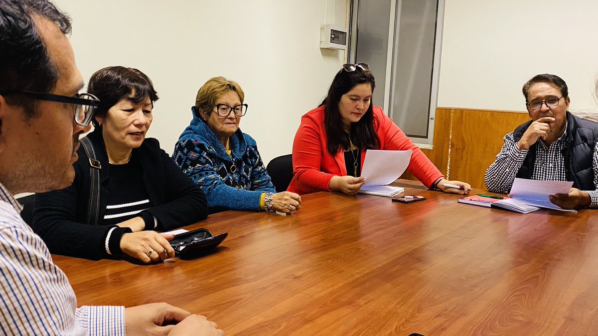 MTTTarapaca's tweet image. #AgendaMTT 🗓️ | SeremiTT Roderick Solís se reúne con diputado @RenzoTrisotti y dirigentes/as vecinales de Iquique y Alto Hospicio para dar respuesta a requerimientos de JJVV  ✅ 

#ChileMejorConectado 🚍 🚕  📡 📲