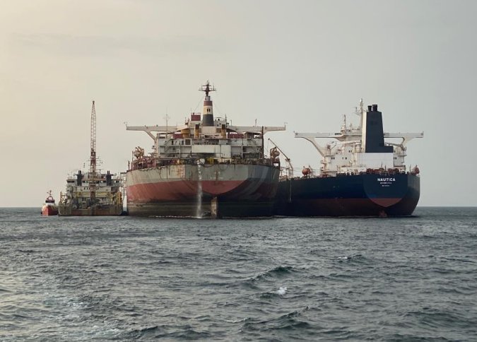 DavidGressly's tweet image. WE HAVE CONCLUDED THE OIL TRANSFER! More than 1.1 million barrels of oil were pumped from the decaying #FSOSafer to the replacement vessel. Great work by SMIT Salvage. And thank you to all contributors and advocates that have brought us to this point! PR: bit.ly/3DV4npz