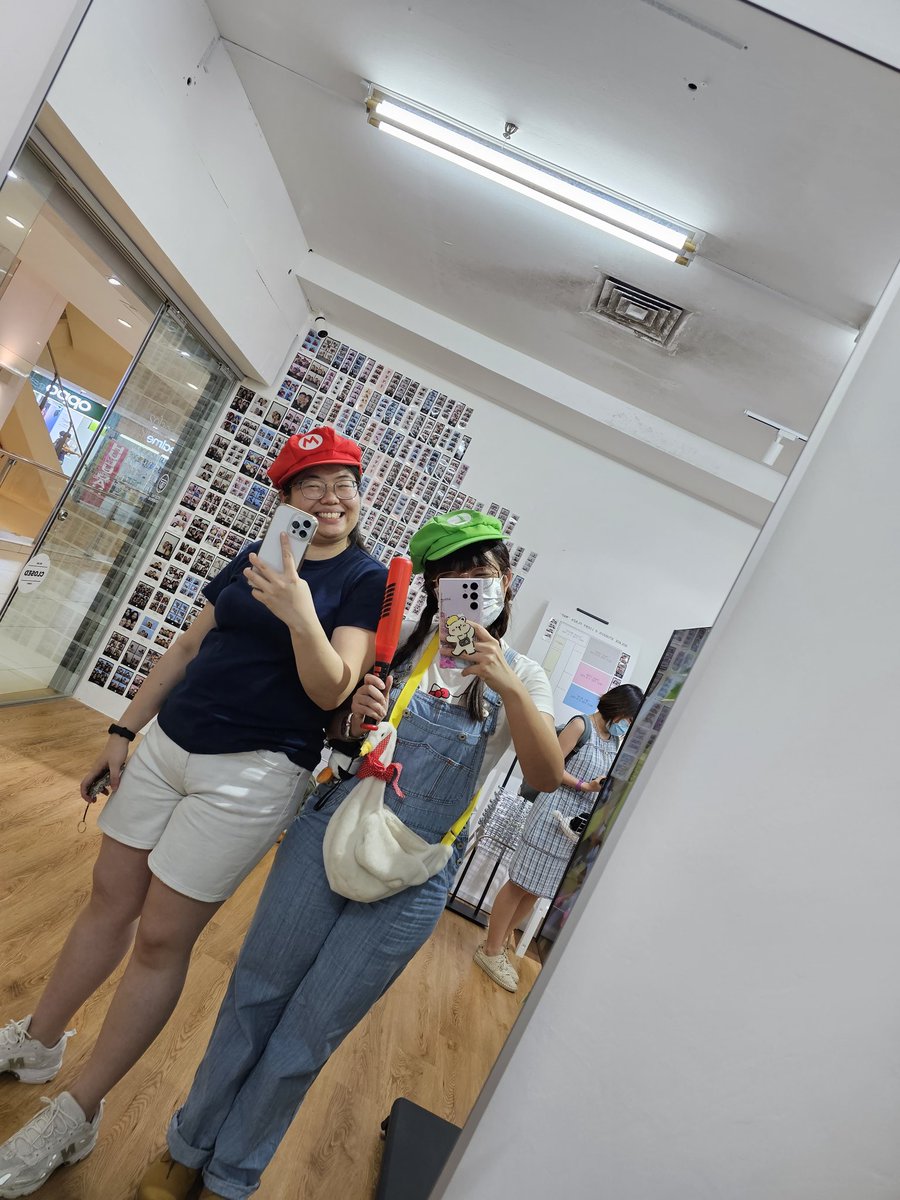 hapiqian's tweet photo. Having so much fun at the cafe event and photo booth today! BIG thanks for all the freebies too, its so cute 😍 
 #8yearswithikon  @8yearswithikon 
@SG_iKONICS #iKONinSG #iKONinSG2023
#iKON_TAKEOFFinSINGAPORE #SMILEWITHiKON_SG https://t.co/OdbHcnrPpD