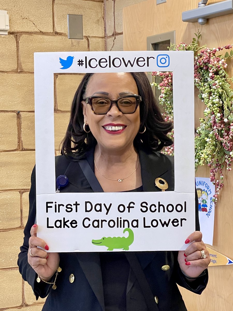 I enjoyed meeting <a href="/MooreKimD/">Dr. Kim D. Moore</a> today here at the Lake! I am looking forward to all the great things #RichlandTwo does this year. #lcelower