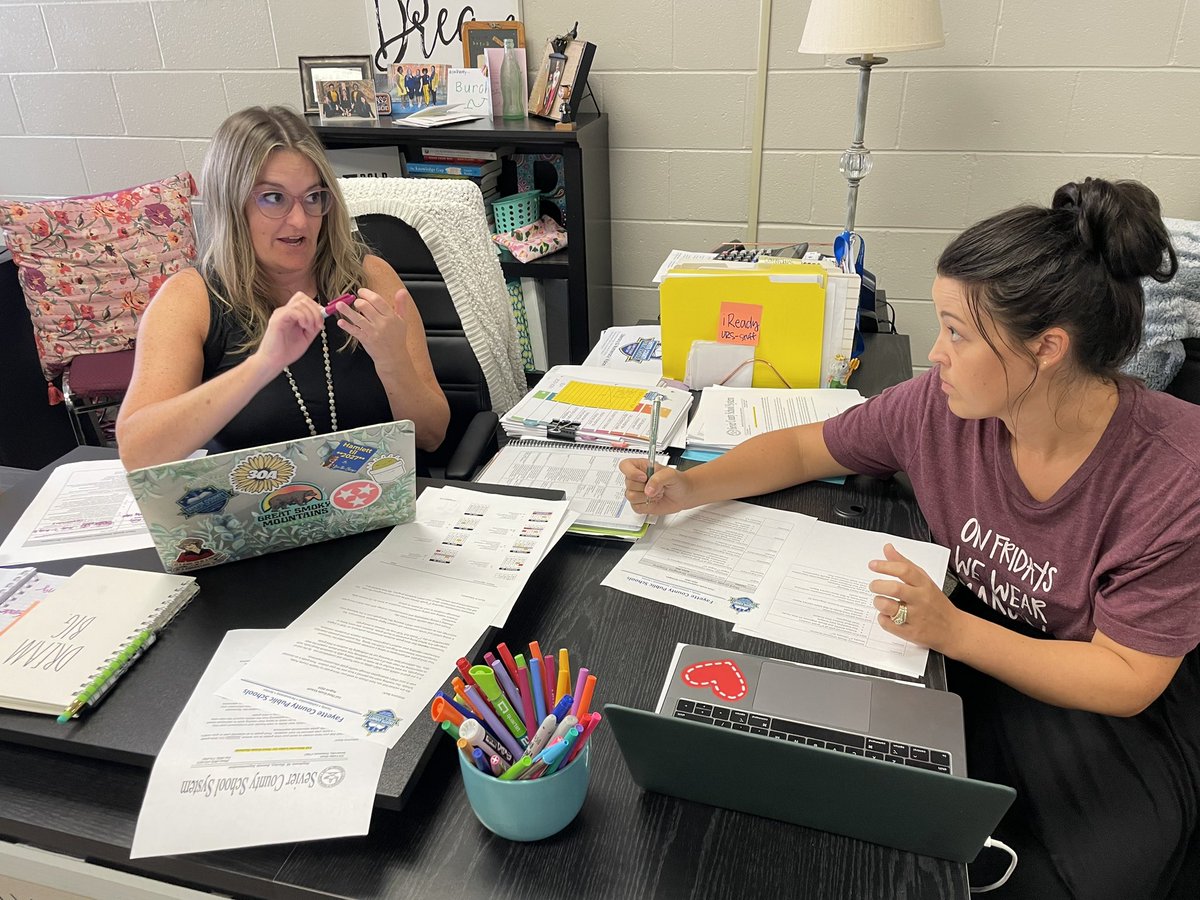 AcademicsFCPS's tweet photo. 2Lit in deep conversation about 3rd grade Literacy. #2Lit2Quit
@FCPSchoolsTN https://t.co/uoqdKtfIZ3