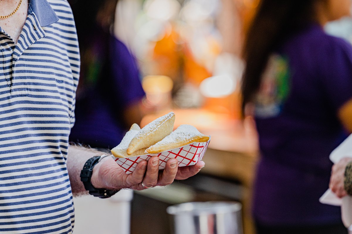 gvilleevents's tweet photo. The 2023 @Bankofamerica Fall For Greenville food vendors have officially been selected!🍴Plan your mouthwatering food experience now at https://t.co/LRFaKBtPDI
📆: Oct 13-15
📍: Downtown Greenville
⏰: Countdown to #FFGVL: 63 days
#gvilleevents #fallforgreenville https://t.co/wNHfuKkvL2
