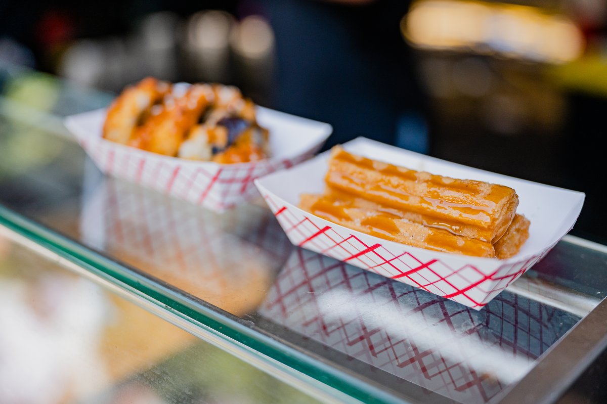 gvilleevents's tweet photo. The 2023 @Bankofamerica Fall For Greenville food vendors have officially been selected!🍴Plan your mouthwatering food experience now at https://t.co/LRFaKBtPDI
📆: Oct 13-15
📍: Downtown Greenville
⏰: Countdown to #FFGVL: 63 days
#gvilleevents #fallforgreenville https://t.co/wNHfuKkvL2