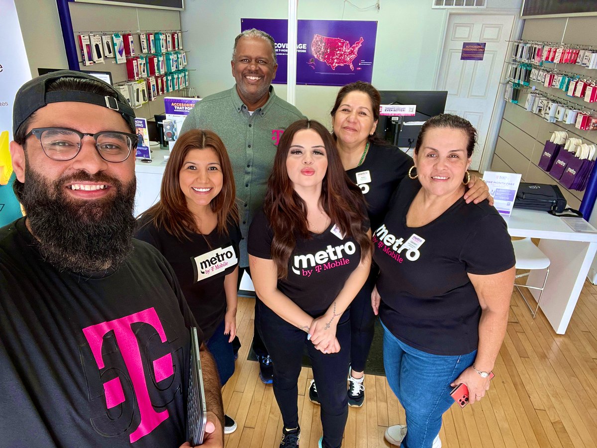 Saad Yasin (@saadyasin54) on Twitter photo Spent some quality time out in the field with the great Johnelle!! Thank you for taking time out and visiting us here in Chicago! Partnerships matter! #WinTogether #OGGrit <a href="/LizMorelos3/">Liz Morelos</a> <a href="/WinstonAwadzi/">Winston Awadzi</a> Spent some quality time out in the field with the great Johnelle!! Thank you for taking time out and visiting us here in Chicago! Partnerships matter! #WinTogether #OGGrit <a href="/LizMorelos3/">Liz Morelos</a> <a href="/WinstonAwadzi/">Winston Awadzi</a>