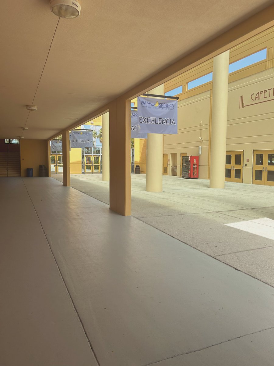 pcosme1908's tweet photo. What are just SOME of the things that make @palmspringsms the BEST place to learn, work, &amp; grow?
Well, for starters, here are just a few… #StingrayScholarMakers #ChampionsOfLearning 🏆 https://t.co/VSTXIgm1Lq