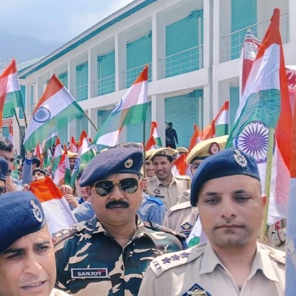 WasimHamdani30's tweet photo. Under the banner of #MeriMaatiMeraDesh campaign, @DodaPolice today organised #TirangaRally at #Bhaderwah in which overwhelming participation of people including students was observed...
@JmuKmrPolice @ZPHQJammu @Qayoomkps @vishesh_jk @ADCbhaderwah https://t.co/3JJbt0OnBK