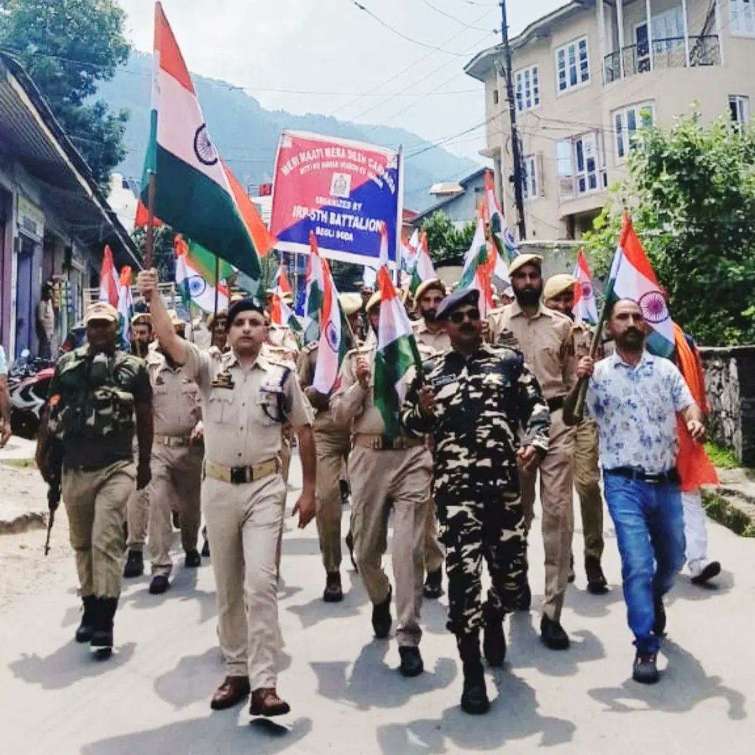 WasimHamdani30's tweet photo. Under the banner of #MeriMaatiMeraDesh campaign, @DodaPolice today organised #TirangaRally at #Bhaderwah in which overwhelming participation of people including students was observed...
@JmuKmrPolice @ZPHQJammu @Qayoomkps @vishesh_jk @ADCbhaderwah https://t.co/3JJbt0OnBK