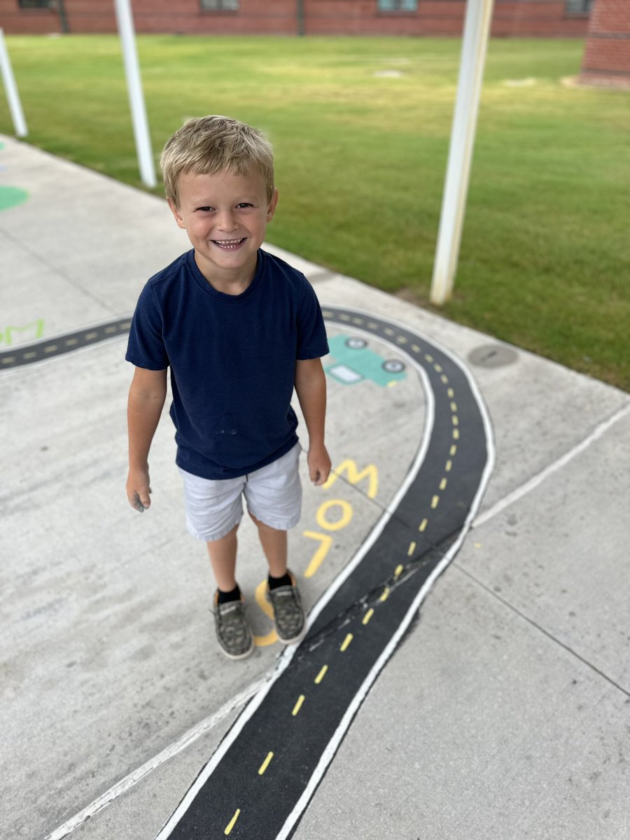 TweetDCS_LPS's tweet photo. The wet ground didn’t stop first graders from stretching their legs on the new sensory walk. We are grateful for our @LPS_PTO for providing this exciting activity. Thank you to Mrs. Nicole and Mrs. Sandy for painting our fabulous new walk. #beyondtalented #TeamDCS #LPSRocks https://t.co/N4u03c1WS2