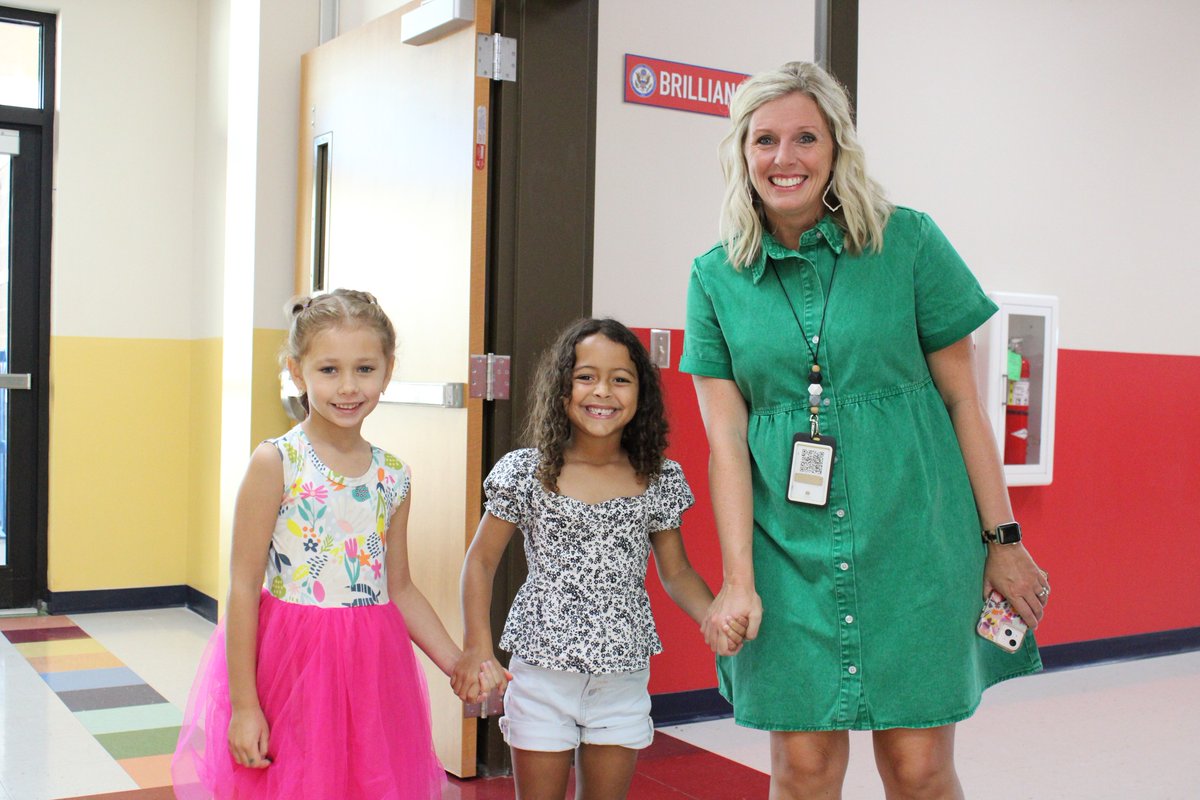 PiedmontSchools's tweet photo. Our schools are better because of the people who fill them! The first day was the BEST day with our Wildcats! ππΊβοΈ
#wildcatw1n #piedmontproud #okfirstday https://t.co/TnlTQ4Iv6U